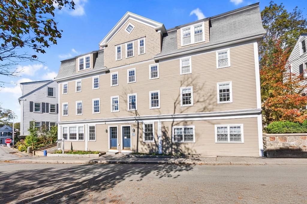 Manchester, MA 01944,48 Union St #1