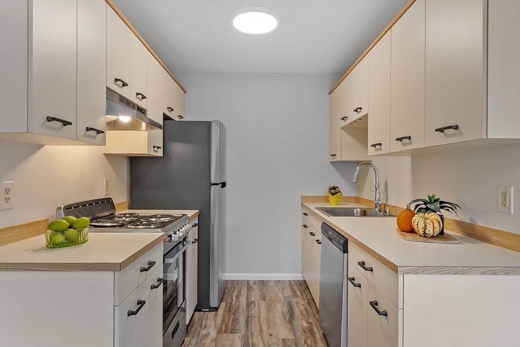 Lawrence, MA 01841,20 Knox St #43