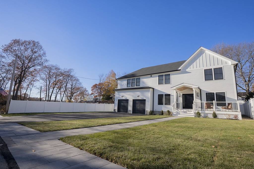 Saugus, MA 01906,24 Palmetto St