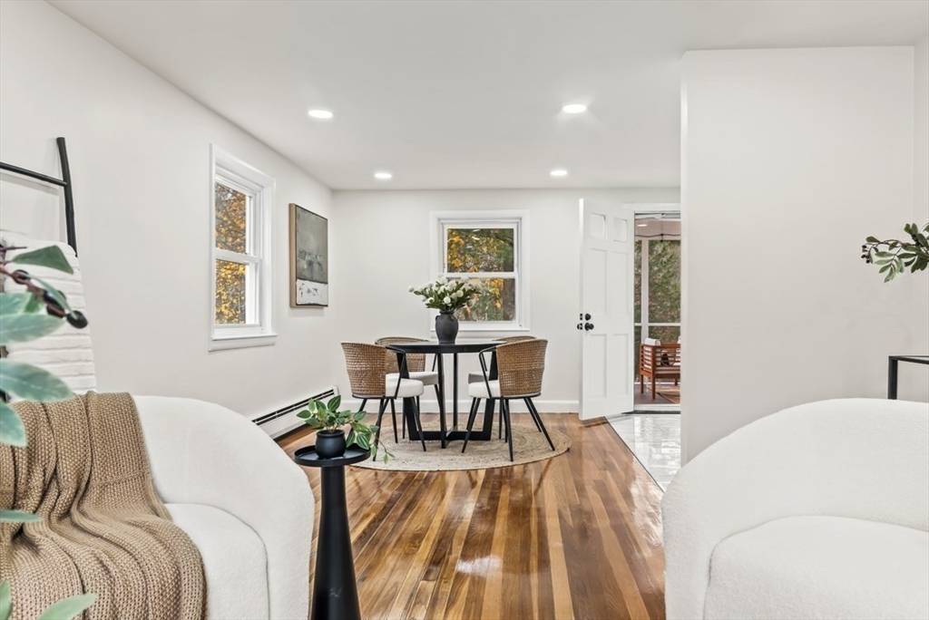 Walpole, MA 02081,1156 Washington St