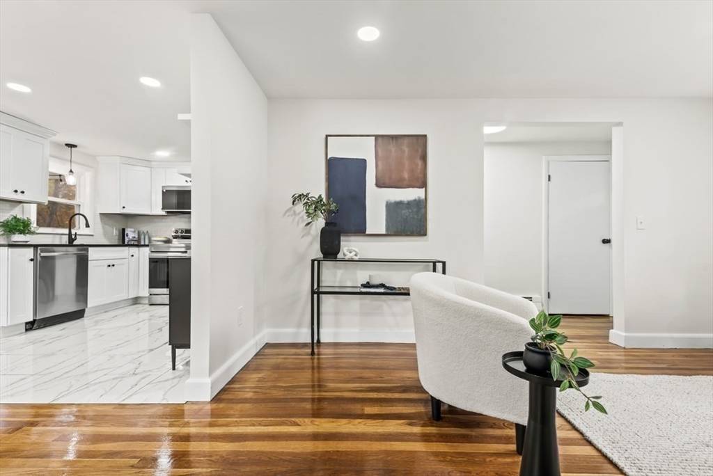 Walpole, MA 02081,1156 Washington St