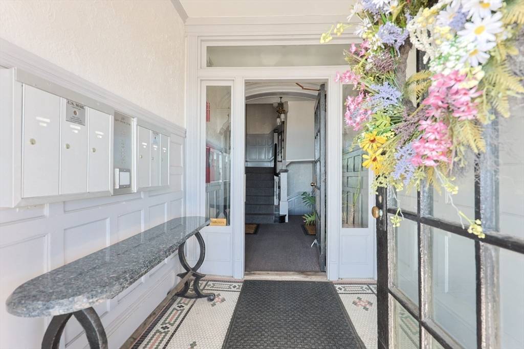 Lynn, MA 01902,281 Lynn Shore Dr #4