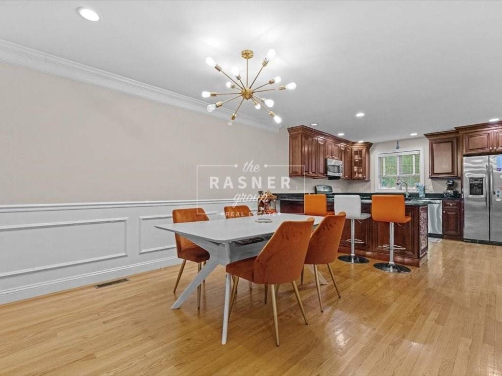 Arlington, MA 02474,17 Beacon St #17