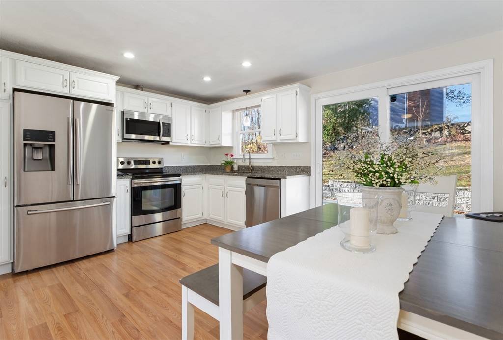 Billerica, MA 01821,8 Swan Lane