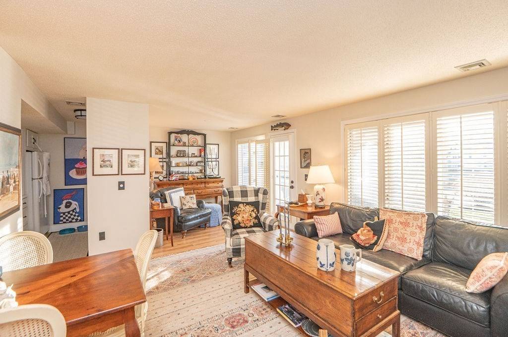 Swampscott, MA 01907,432 Humphrey Street #9