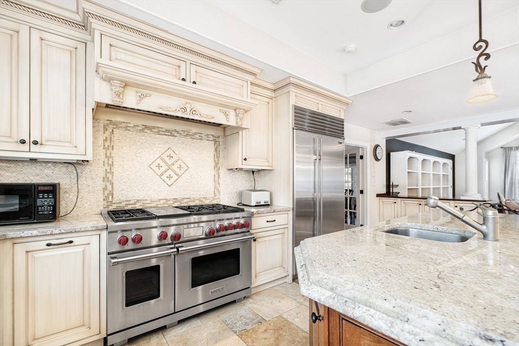 Weston, MA 02493,568 Wellesley Street