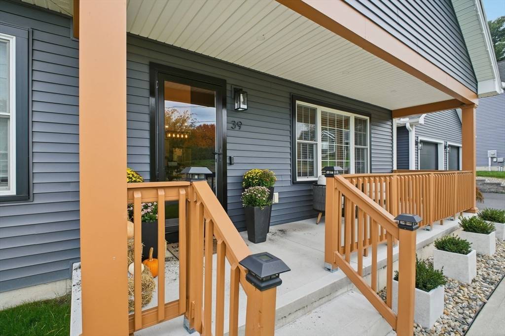 Chicopee, MA 01020,39 Jean Cir