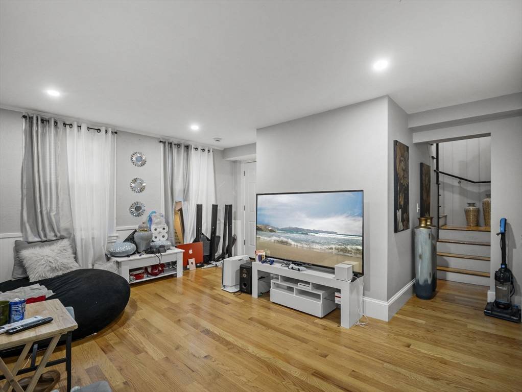 Haverhill, MA 01835,211 S Main St