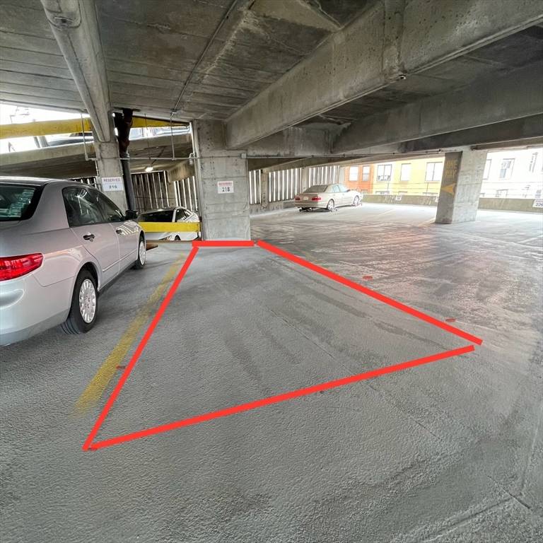 Boston, MA 02115,425 Newbury St. #218