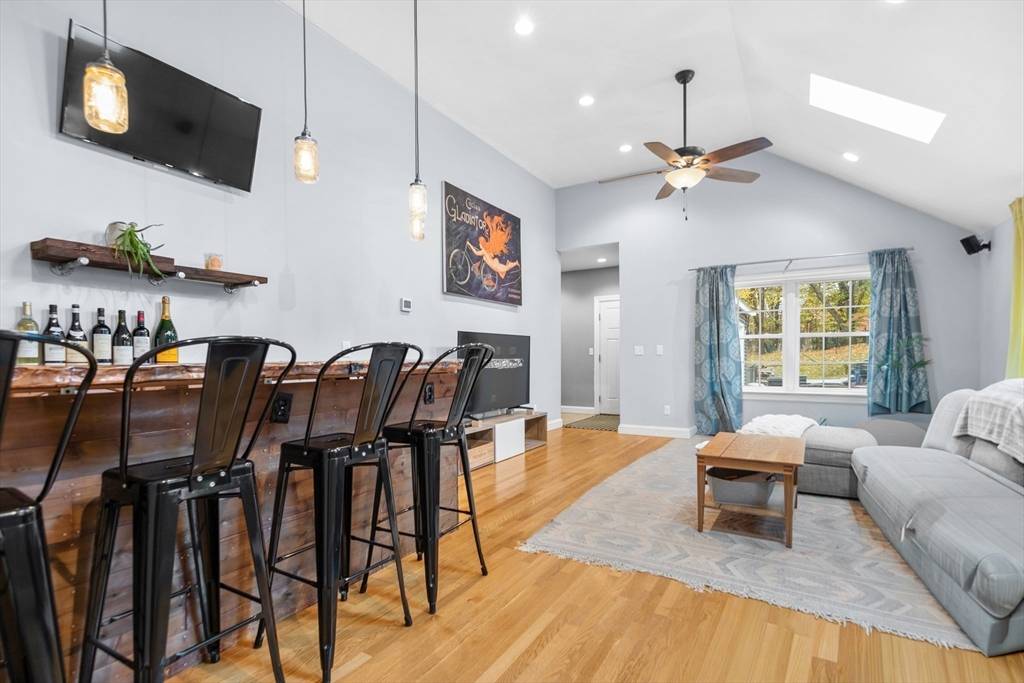 Walpole, MA 02032,486 Washington St