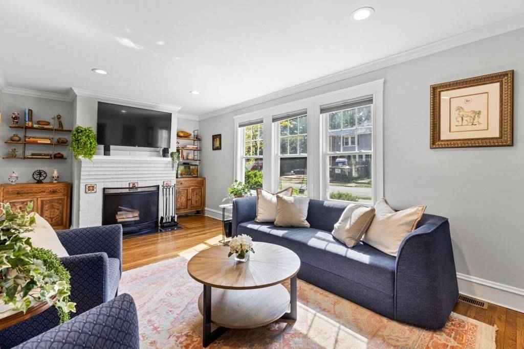 Needham, MA 02492,8 Wilshire Park