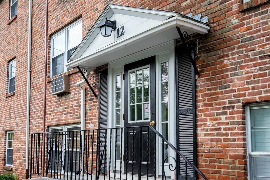 Arlington, MA 02474,12 Colonial Village #12