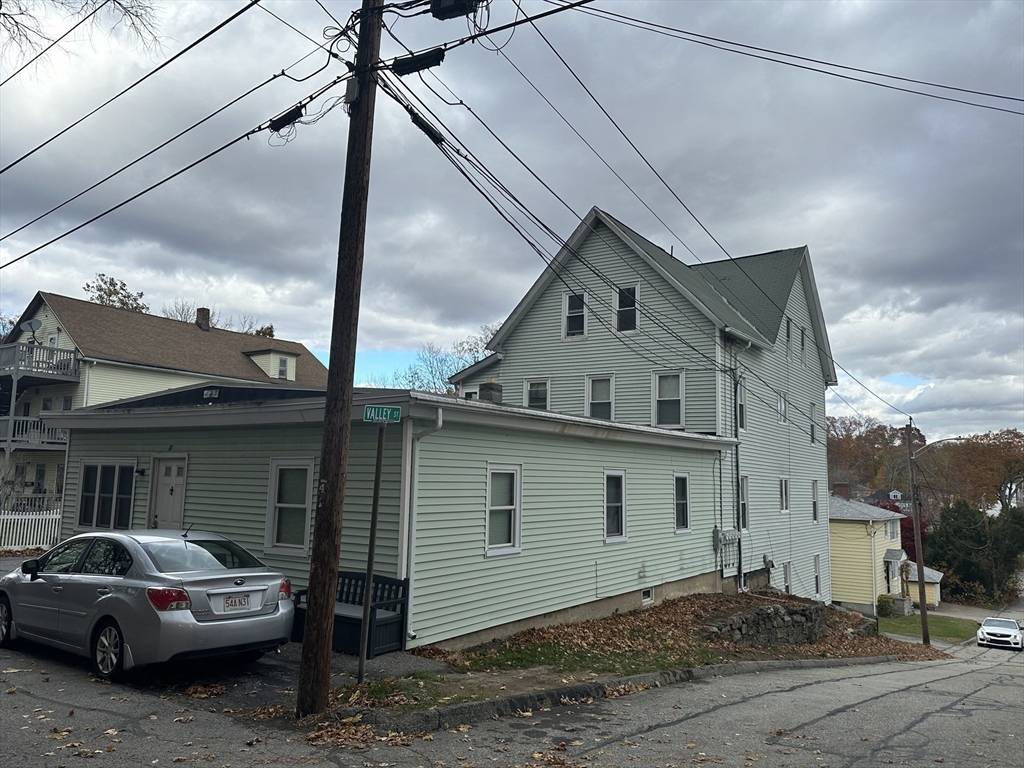 Webster, MA 01570,17 Mount Pleasant St