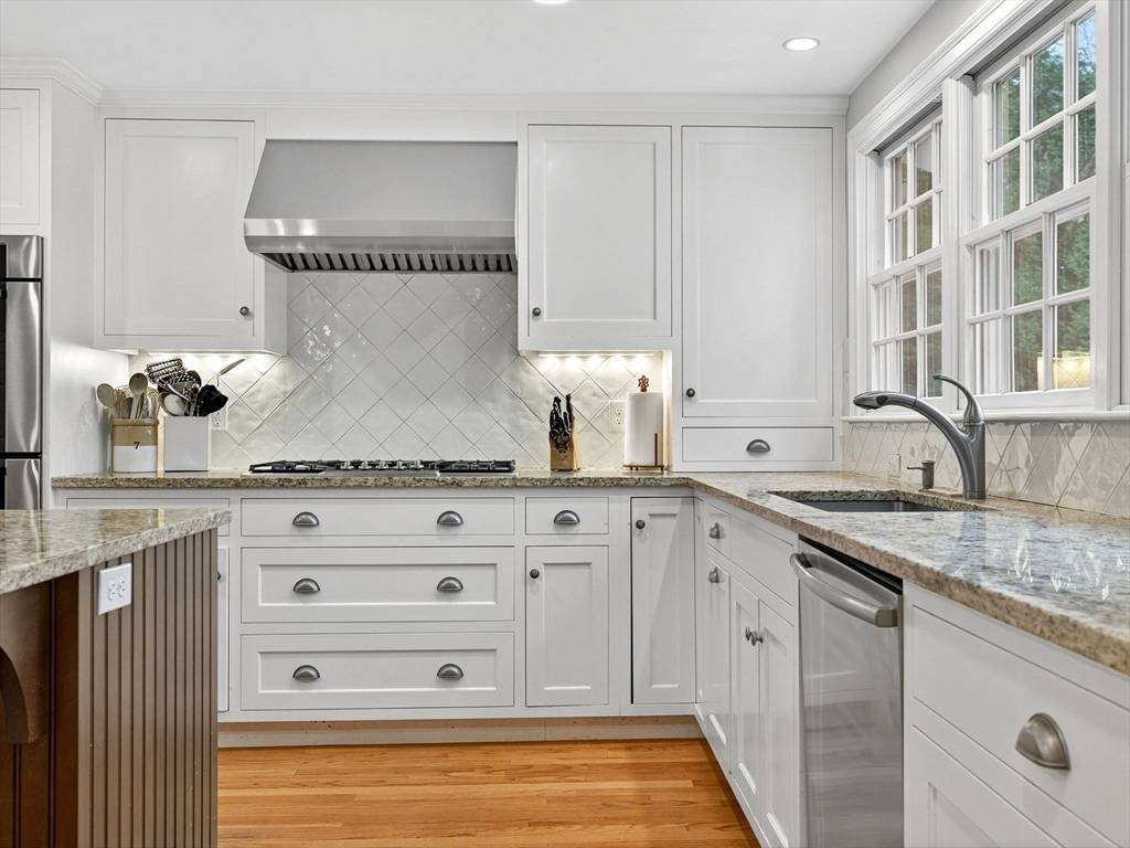 Dover, MA 02030,12 Cranberry Ln