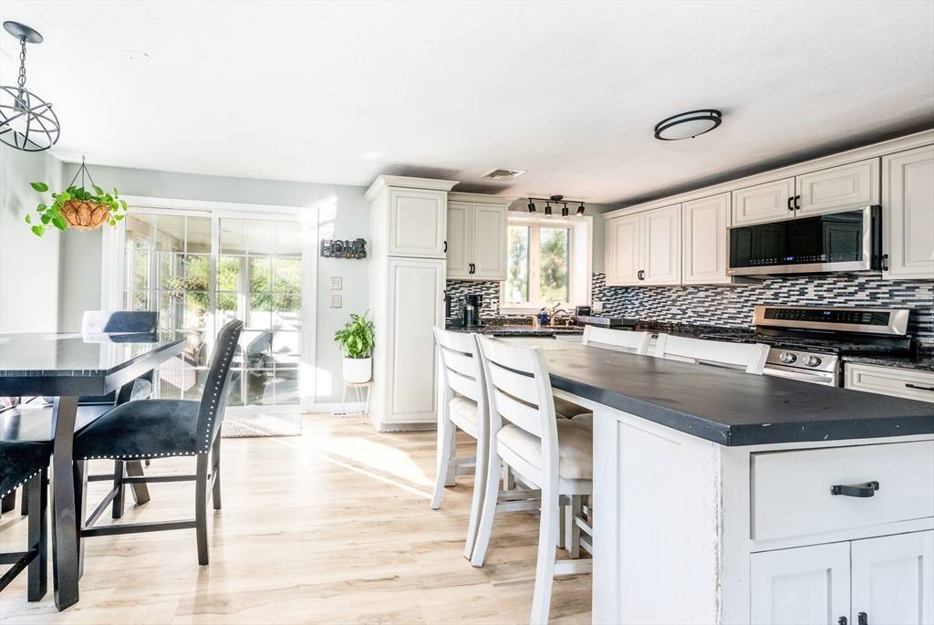 Bourne, MA 02532,63 Thom Ave