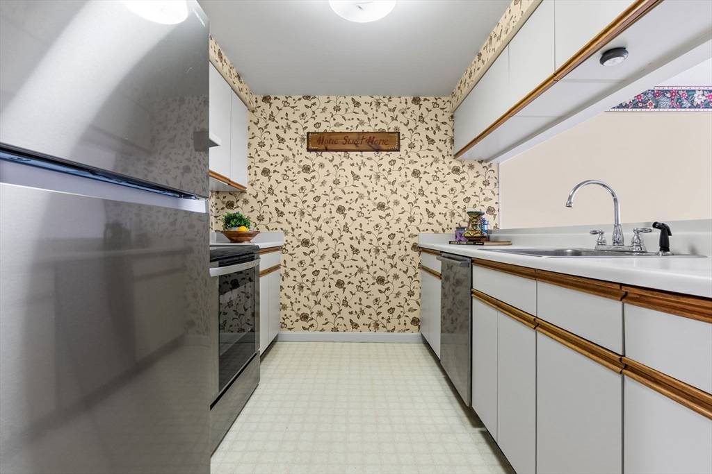 North Andover, MA 01845,148 Main St #C538