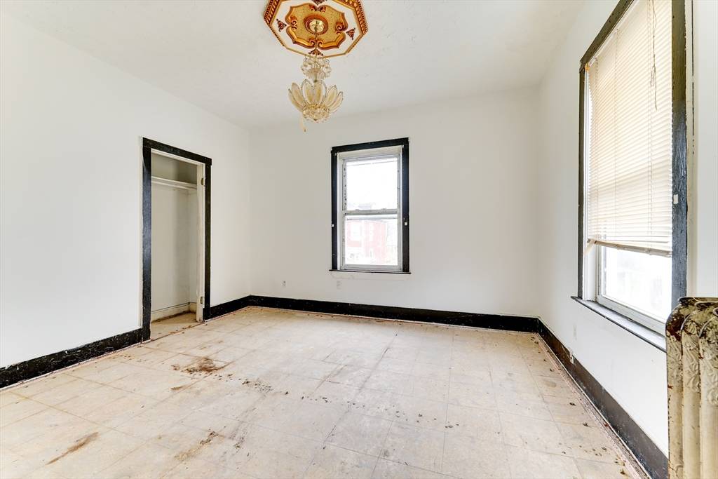 Boston, MA 02121,8 Weldon St