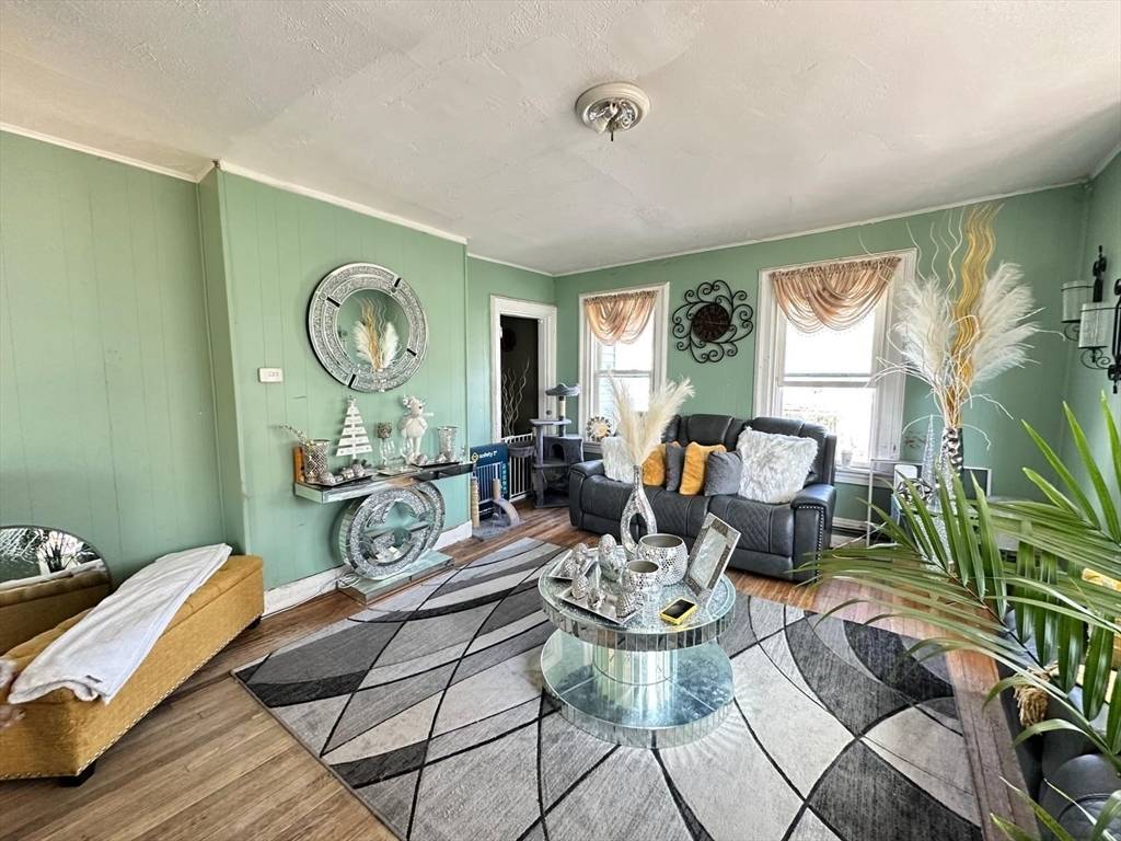 Holyoke, MA 01040,391 Pleasant St