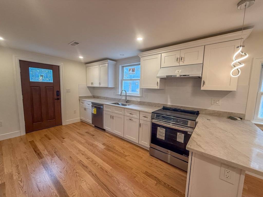 Weston, MA 02493,405 North Ave