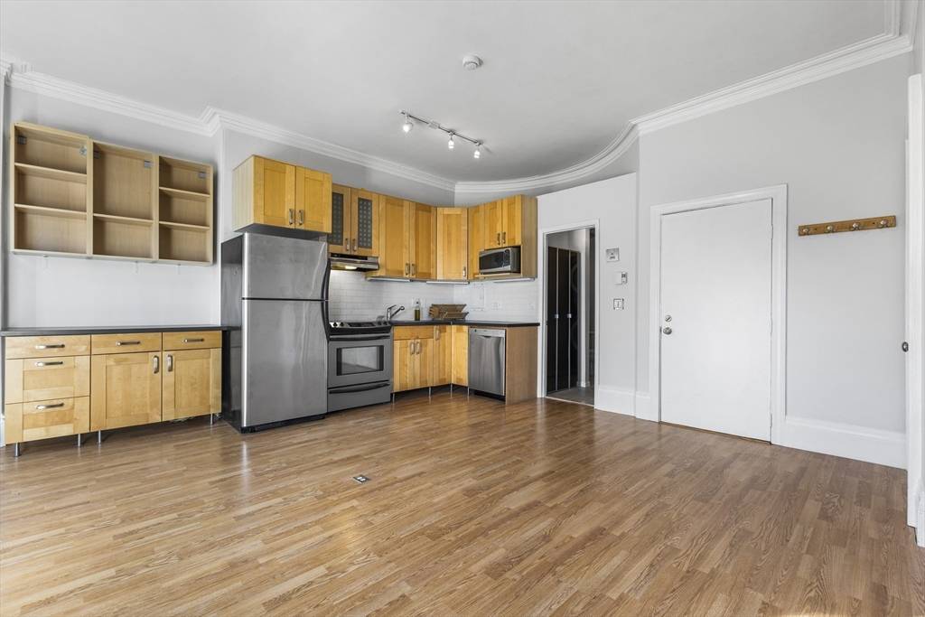 Boston, MA 02116,28 Dartmouth St #4