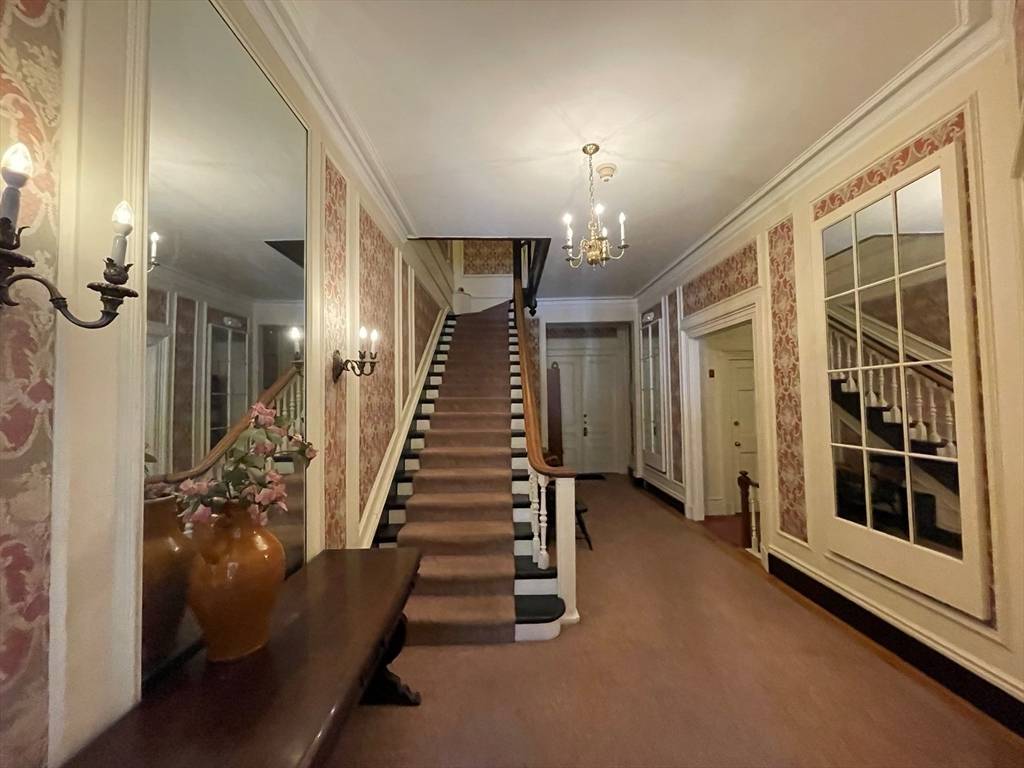 Boston, MA 02116,130 Marlborough St #1