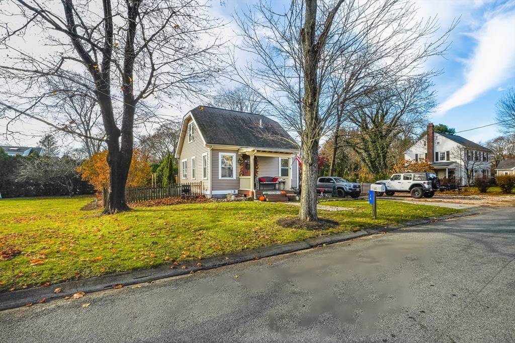 Seekonk, MA 02771,14 Field St