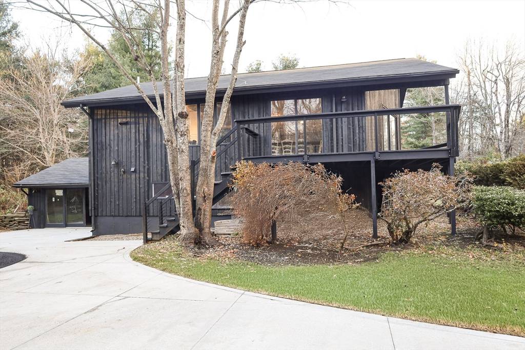 Chester, MA 01011,506 Skyline Trl