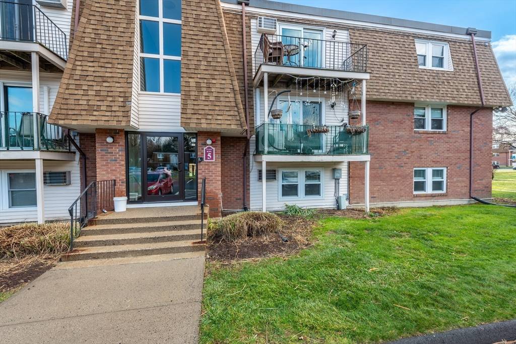 Northampton, MA 01060,80 Damon Rd #5104