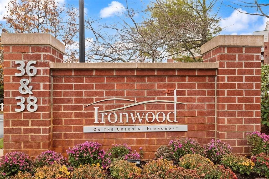 Middleton, MA 01949,38 Village #201