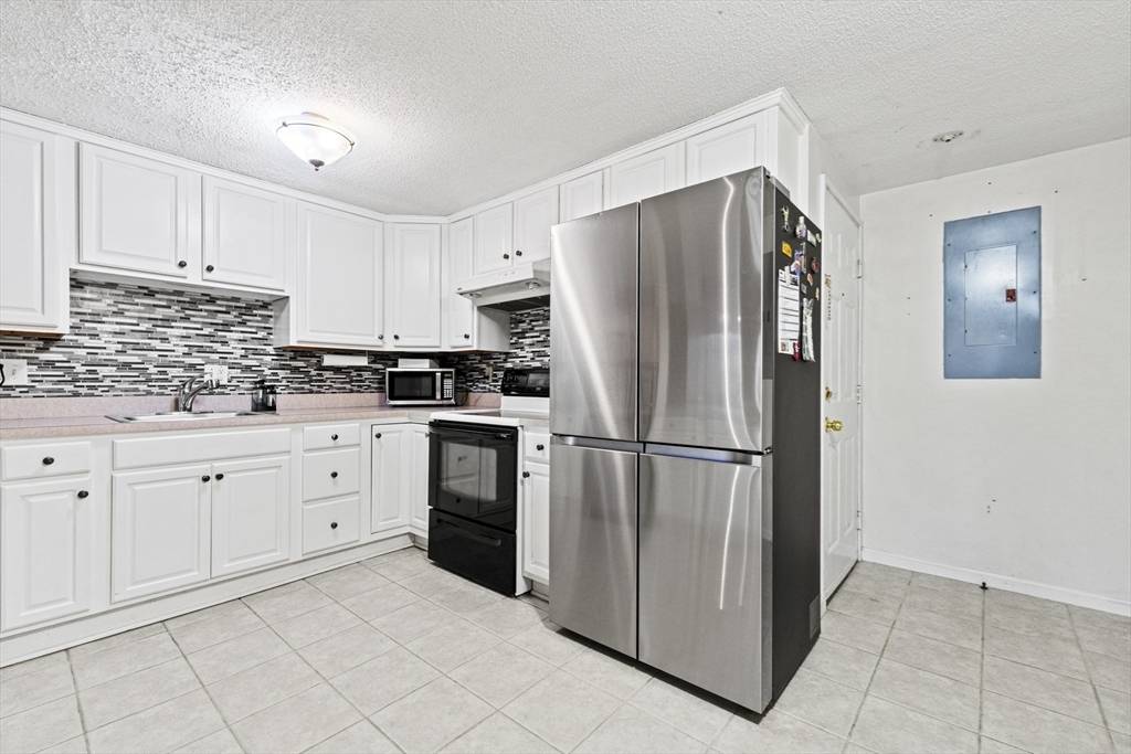 Taunton, MA 02718,96 Old Colony Avenue #202