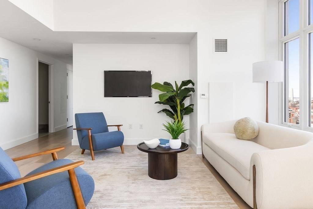 Boston, MA 02114,100 Lovejoy Wharf #11A