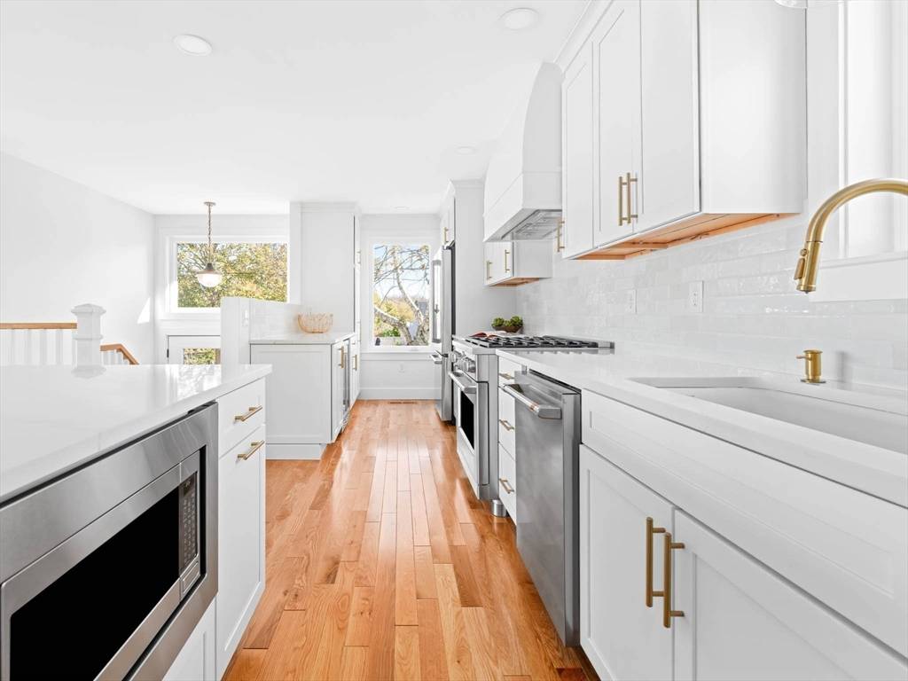 Newport, RI 02840,91 Houston Avenue