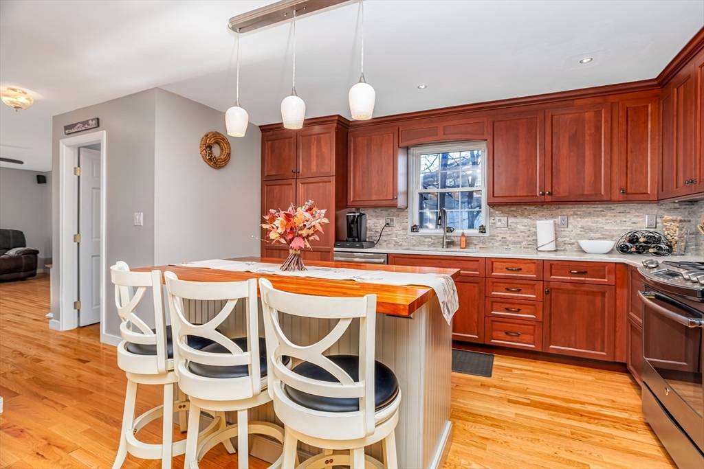 Nashua, NH 03063,7 Robert Drive