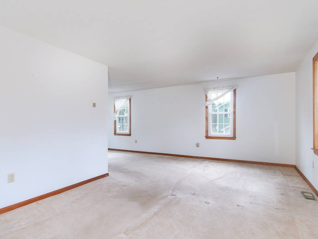 Nashua, NH 03063,36 Hampton Drive