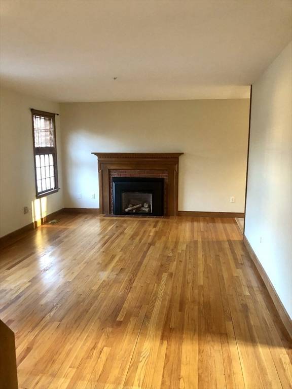 Lexington, MA 02420,4 Lois Lane #4