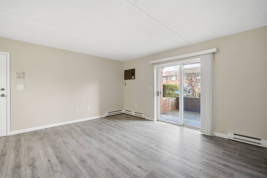 Holyoke, MA 01040,34 Maple Crest Cir #B