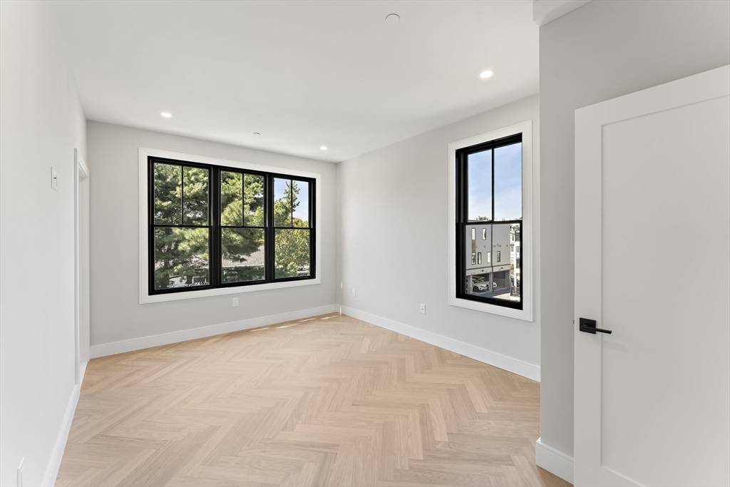 Boston, MA 02128,106 Moore #5