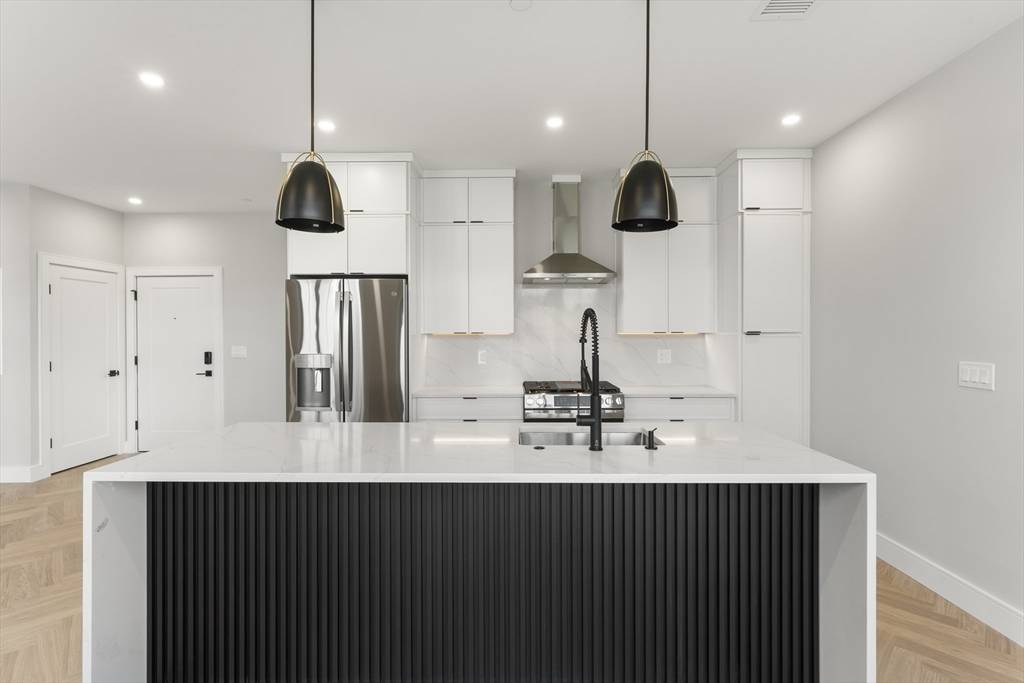 Boston, MA 02128,106 Moore #5