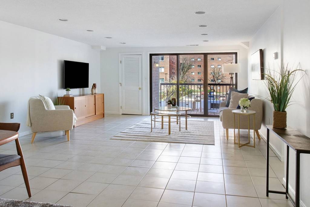 Medford, MA 02155,30 Revere Beach Parkway #204