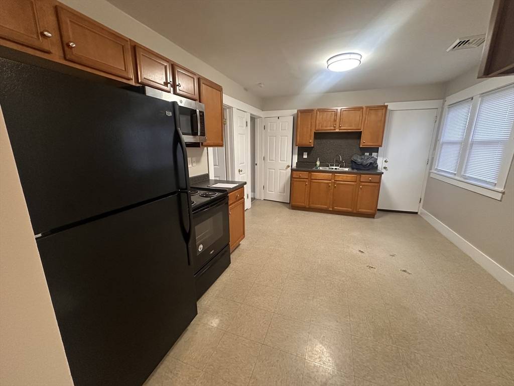 Springfield, MA 01104,383 Newbury Street #2nd