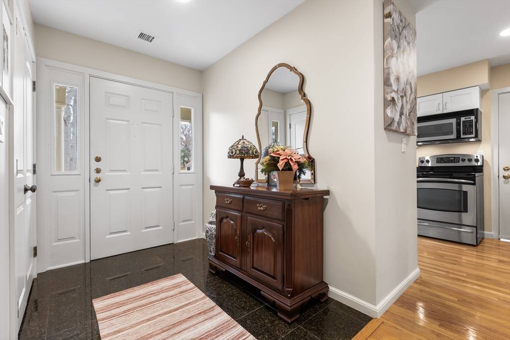 Woburn, MA 01801,14 Saw Mill Brook Way #14