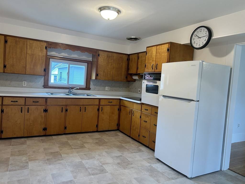 Greenfield, MA 01301,17 Lincoln St #2