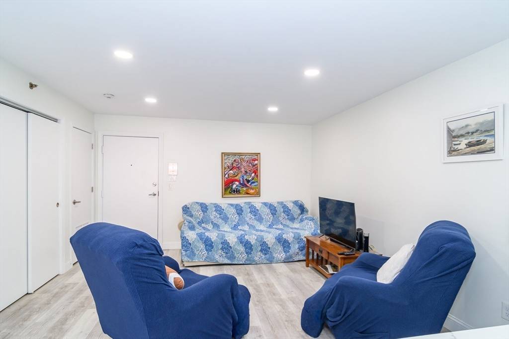 Worcester, MA 01605,71 Edgeworth St #21