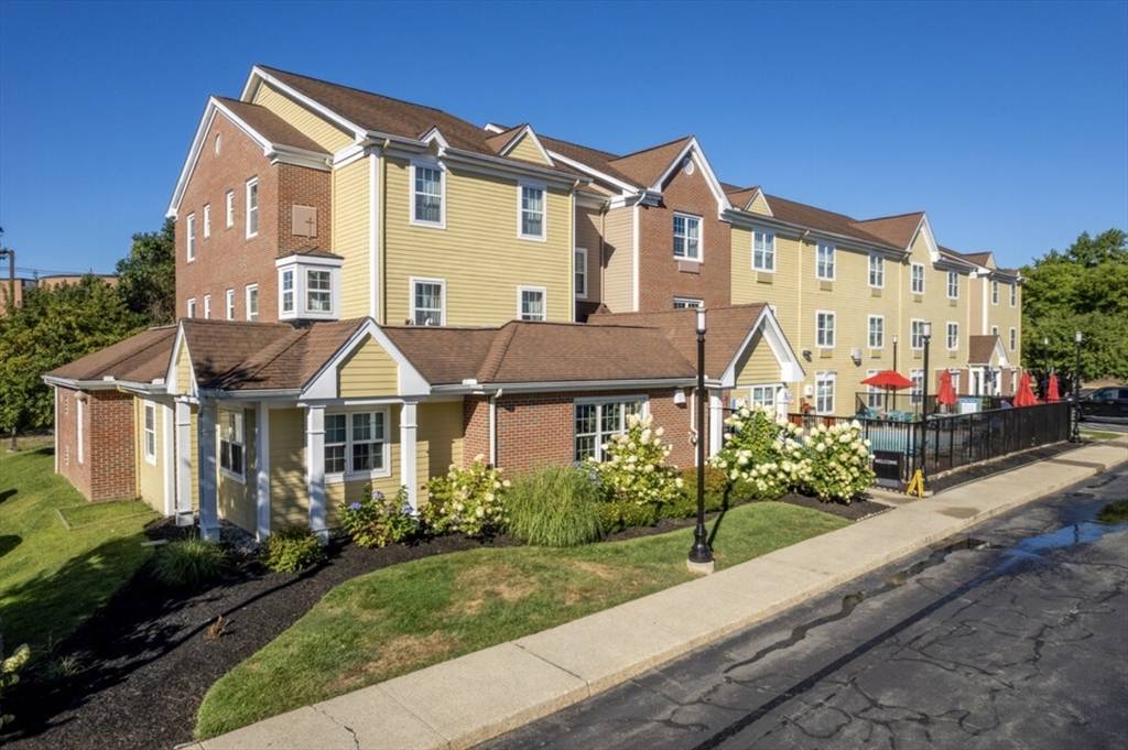 Tewksbury, MA 01876,20 International Place #209