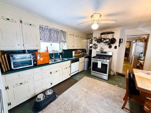 Amesbury, MA 01913,118 Elm St