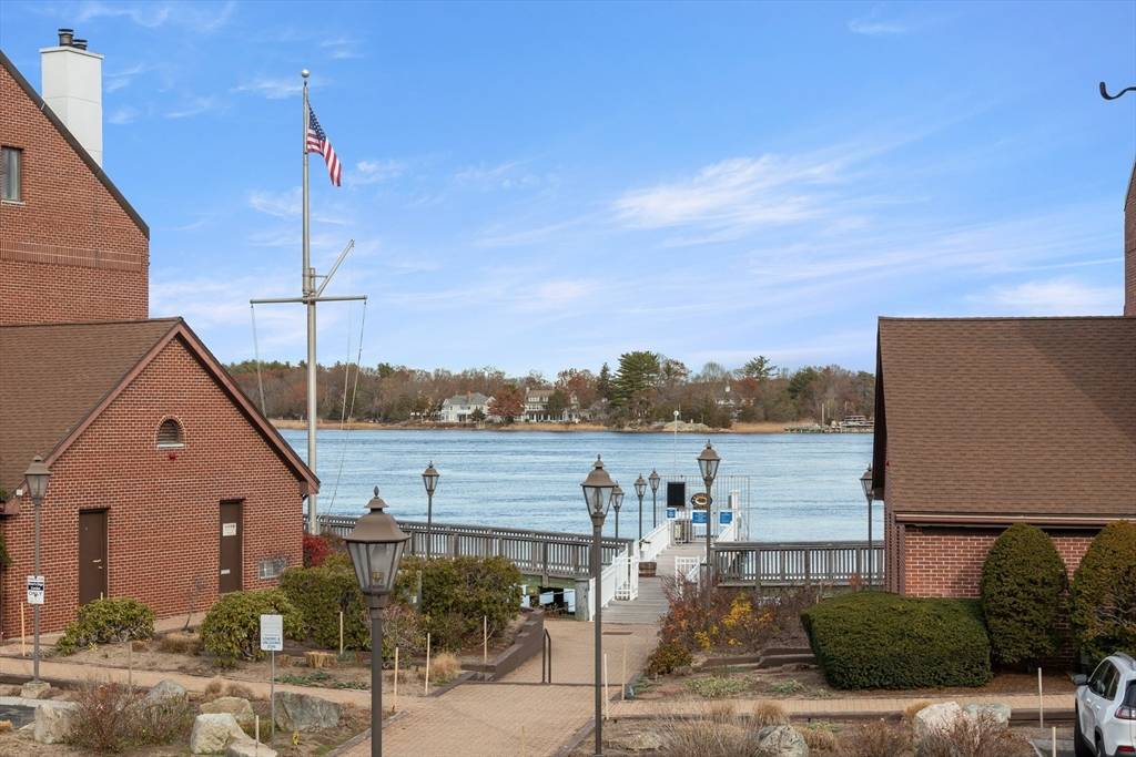 Newburyport, MA 01950,126 Merrimac #35