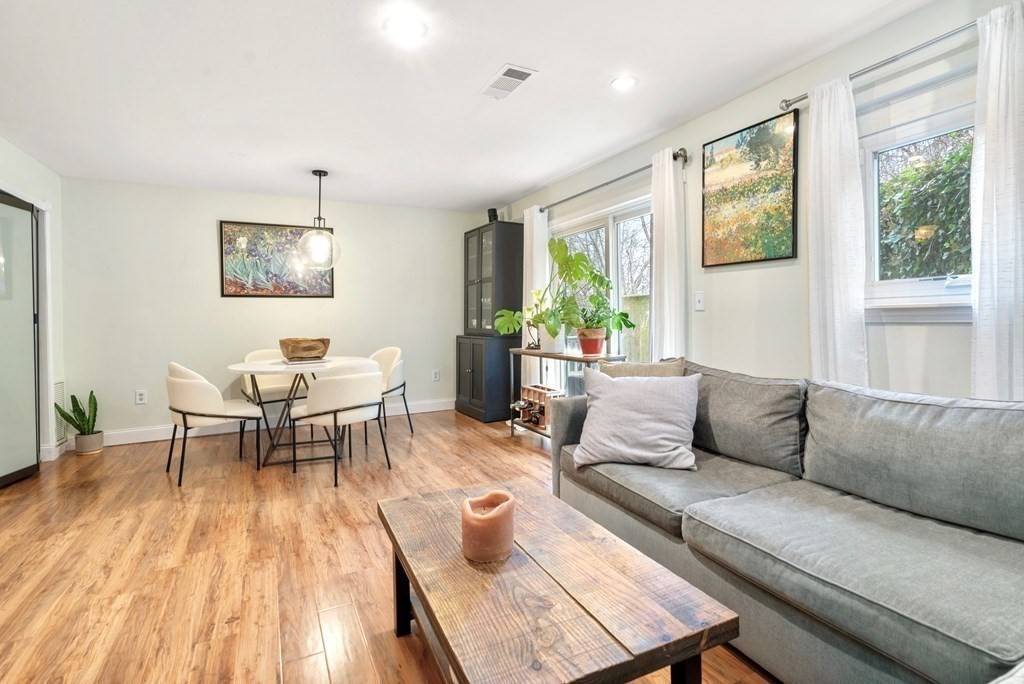 Boston, MA 02129,43 N Mead St #43