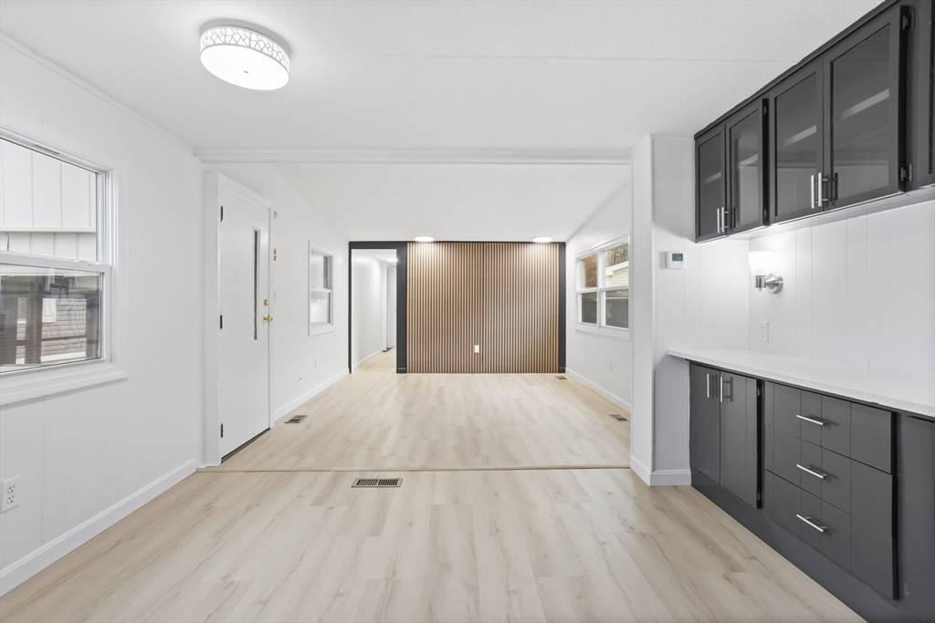 Worcester, MA 01607,557 Southwest Cutoff #35