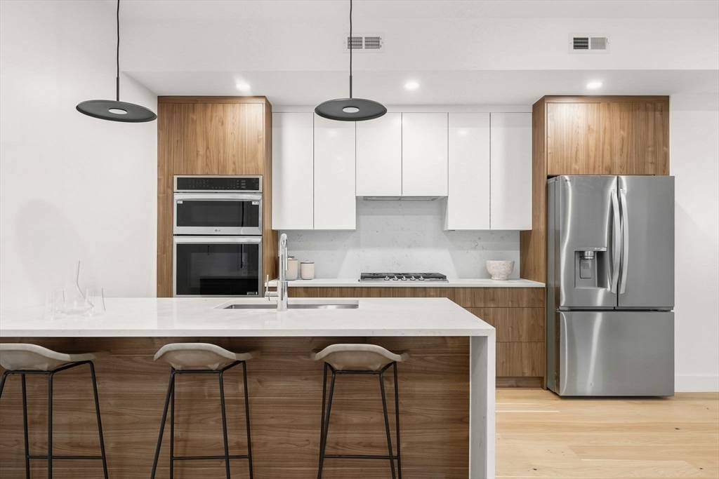 Boston, MA 02128,47 Condor #203