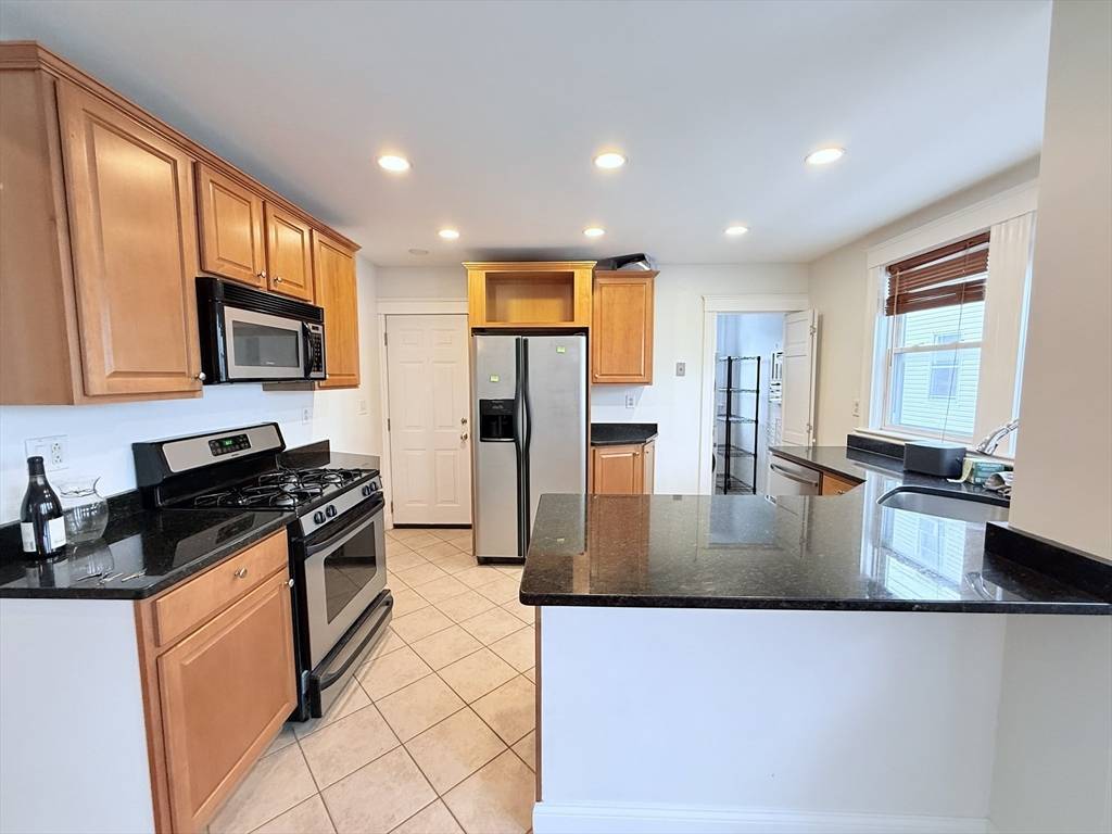 Boston, MA 02125,2A Victoria St #2A